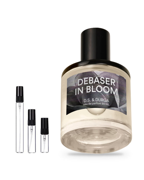 D.S. & Durga Debaser In Bloom sample – decant in glazen sprayflesje (2, 5 of 10 ml)
